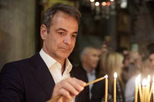 Στις Κορακές Χανίων ο Κ. Μητσοτάκης – Θα παρακολουθήσει την Θεία Λειτουργία για την Κοίμηση της Θεοτόκου