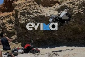 Κάρυστος: Απρόσεκτος οδηγός έριξε τρεις μοτοσικλέτες στον γκρεμό (vid)