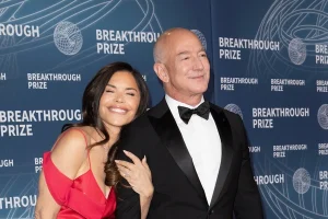 O cringe χορός του Τζεφ Μπέζος σε κλαμπ στην Ίμπιζα που τρέλανε το διαδίκτυο