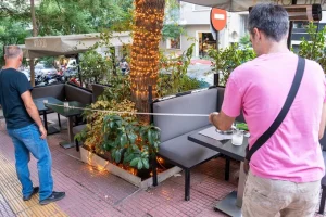 MyStreet: Το εργαλείο με το οποίο οι πολίτες μπορούν να καταγγέλλουν αυθαίρετη κατάληψη πεζοδρομίων και πλατειών