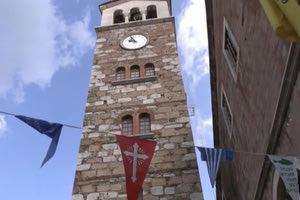 Λέσβος: Χιλιάδες πιστοί συρρέουν στην ορεινή Αγιάσο για την εικόνα της Παναγίας της Βρεφοκρατούσας