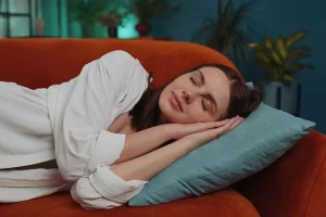 Αυτή είναι η ιδανική ώρα για έναν υπνάκο μέσα στη μέρα – Δοκιμάστε το και ξεκουραστείτε 100%