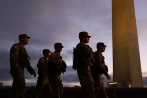 Ανάλυση CNN: Το επικίνδυνο στοίχημα Τραμπ με την οπλισμένη Εθνοφρουρά και η «επόμενη μεγάλη αναμέτρηση στις ΗΠΑ»