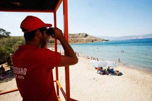 Τραμπουκισμούς δέχονται οι ναυαγοσώστες – 82 διασώσεις στα Χανιά το φετινό καλοκαίρι