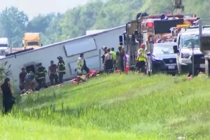 ΗΠΑ: Τουλάχιστον τέσσερις νεκροί κι ένα παιδί ανάμεσά τους από το δυστύχημα με το τουριστικό λεωφορείο