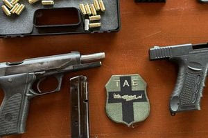 Χανιά: Τον τσάκωσαν με όπλα και ναρκωτικά