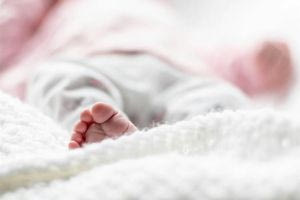 Βρέφος ενός έτους έπεσε από μπαλκόνι στα Χανιά – Διακομίστηκε στο ΠΑΓΝΗ