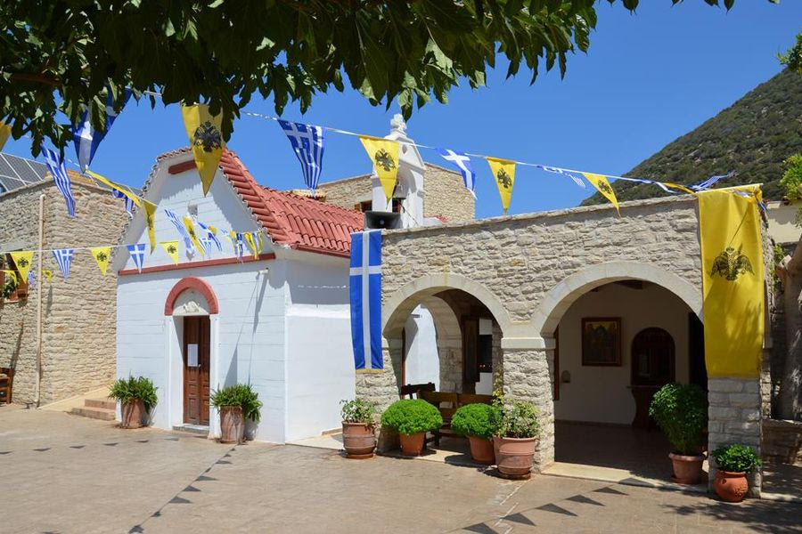Αρχιερατική Θεία Λειτουργία και Ιερό για τον αοίδιμο Μητροπολίτη κυρό Άνθιμο
