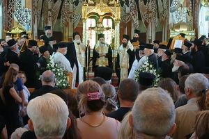 Πλήθος κόσμου και συγκίνηση στον αποχαιρετισμό του αγαπητού ιερέα Νικολάου Πασχαλίδη