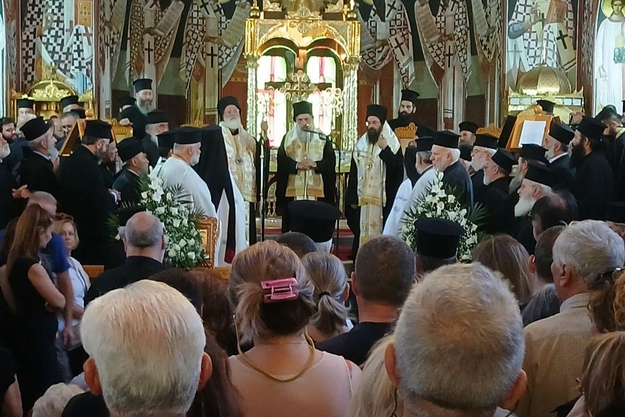Πλήθος κόσμου και συγκίνηση στον αποχαιρετισμό του αγαπητού ιερέα Νικολάου Πασχαλίδη