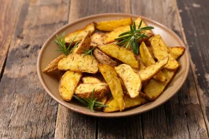 Ποια είναι η σωστή στιγμή για να αλατίσετε τις τηγανητές πατάτες;