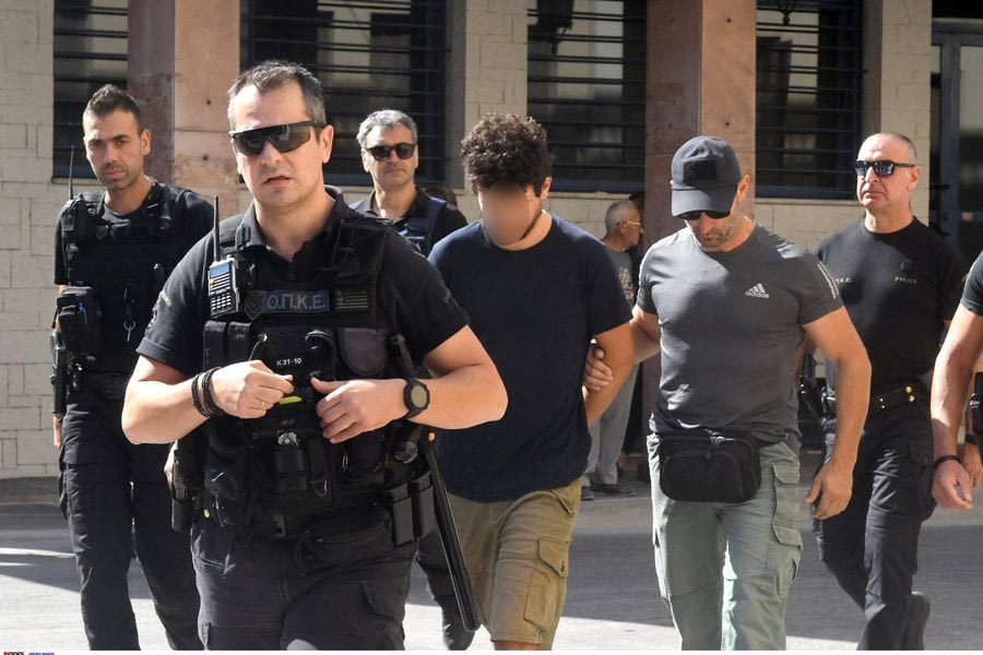 Φωτιά στην Αχαΐα: Συνελήφθη 21χρονος που πήγε να καταθέσει υπέρ του 25χρονου για τον εμπρησμό στο Γηροκομείο