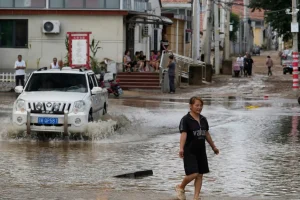 Κίνα: Χιλιάδες άνθρωποι εγκατέλειψαν τα σπίτια τους μετά τις καταρρακτώδεις βροχές