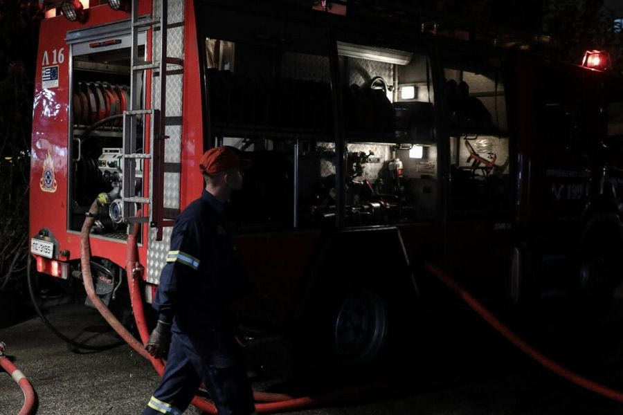 Ηράκλειο: Λεωφορείο άρπαξε φωτιά μέσα στη νύχτα