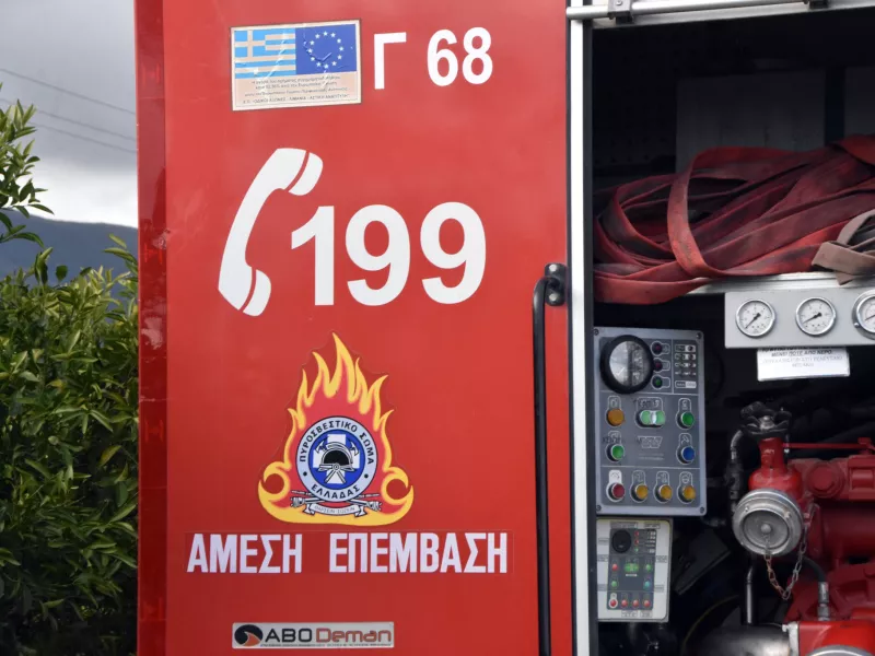 Εκτροπή πυροσβεστικού οχήματος στη Νέα Χαλκηδόνα: Ένας τραυματίας – Διακοπή της κυκλοφορίας