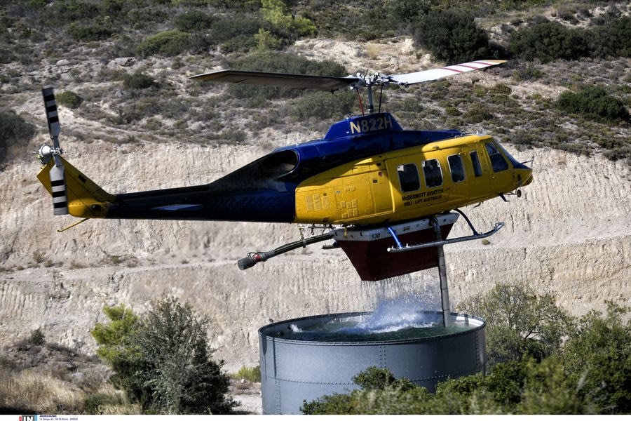Δύσκολη η φωτιά στη Ζάκυνθο – Καίει κοντά σε σπίτια