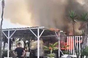 Beach bar κάηκε ολοσχερώς στην Πρέβεζα (vid)