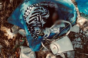 Παλαιό Φάληρο: Στο μικροσκόπιο τα ρούχα, η χτένα και τα χάπια που πέταξε η 32χρονη – Εξετάζεται αν είχε συνεργό