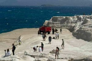 Τραγωδία στο Σαρακήνικο της Μήλου: Δύο νεκροί από πνιγμό – Ήταν ζευγάρι από το Βιετνάμ