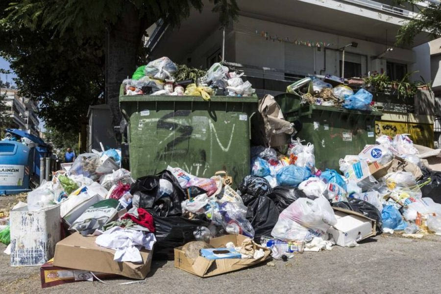 Γέμισε ξανά σκουπίδια το Ηράκλειο – Πώς η εμπλοκή των ιδιωτών επιδείνωσε το πρόβλημα