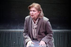 «Και σου είπα μην πάτε στο Καμάρι…» – Συγκίνηση για τον θάνατο της ηθοποιού Σοφίας Σεϊρλή από πνιγμό στους Φούρνους Ικαρίας