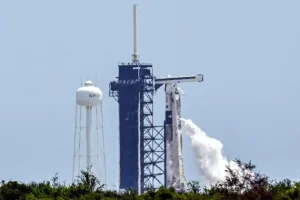 SpaceX: Εκτοξεύτηκε το διαστημόπλοιο Dragon με 4 αστροναύτες
