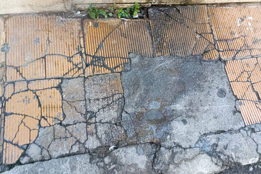«Επικίνδυνη αποστολή» το περπάτημα στο κέντρο του Ηρακλείου (φωτογραφίες)