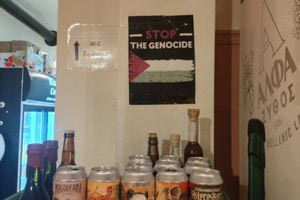 Χαμός σε ταβέρνα της Νάξου για αφίσα υπέρ της Παλαιστίνης