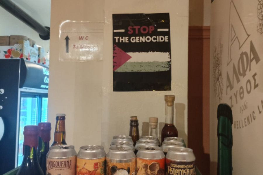 Χαμός σε ταβέρνα της Νάξου για αφίσα υπέρ της Παλαιστίνης