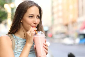 Ένας γαστρεντερολόγος αποκαλύπτει 4 πράγματα που προκαλούν φούσκωμα