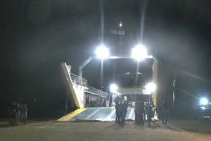 Νέα Στύρα: Ρυμουλκήθηκε το πλοίο που προσάραξε σε ύφαλο (vid)