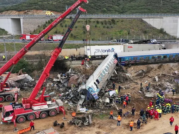 Τέμπη: Στον εφέτη ανακριτή το πόρισμα της Πυροσβεστικής – Καμία απάντηση για τη φωτιά
