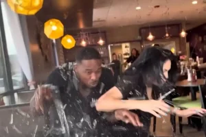 Τέξας: Αυτοκίνητο «μπούκαρε» σε εστιατόριο και τραυμάτισε influencers – Δείτε βίντεο