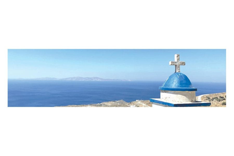Δεσπόζει η Μεγαλόχαρη στην Τήνο
