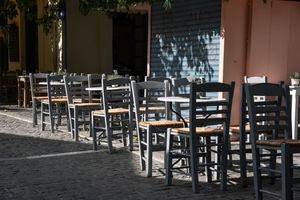 Κάνει πρεμιέρα η εφαρμογή “My street” για καταγγελίες παράνομων τραπεζοκαθισμάτων