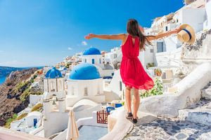 Το Top 5 των τουριστών στην Ελλάδα – Ποιες εθνικότητες ξόδεψαν τα περισσότερα χρήματα, ρεκόρ στις πτήσεις από ΗΠΑ