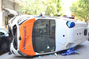 Βίντεο από το δυστύχημα με το ασθενοφόρο στο Γουδί – Το εμβόλισε βαν που παραβίασε STOP