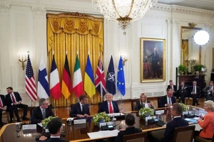 Ιστορική σύνοδος στον Λευκό Οίκο για την Ειρήνη στην Ουκρανία: Οι εγγυήσεις ασφαλείας και η τριμερής στο «τραπέζι» – «Θα μπορέσουμε να σώσουμε χιλιάδες ζωές»