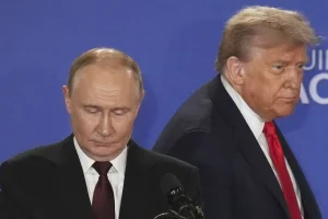 Ενημέρωσε Ζελένσκι και ΝΑΤΟ για τη συνάντηση με Πούτιν ο Τραμπ – «Παγωμένοι» οι Ευρωπαίοι, «θέλει νέα ΕΣΣΔ» λένε οι Ουκρανοί