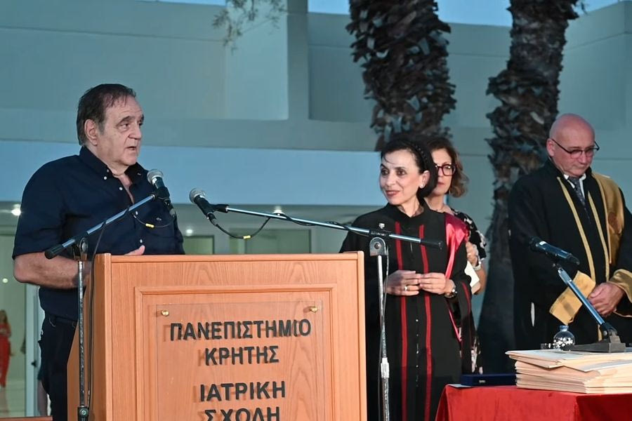 Τιμητική διάκριση για τον καθηγητή νευροχειρουργικής Αντώνη Βάκη