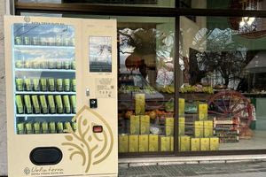 Ελαιόλαδο από αυτόματους πωλητές: Μια εταιρεία από την Αχαΐα θέλει να επεκτείνει την ιδέα (και) στην Κρήτη