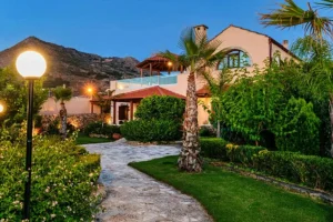 Χανιά: «Θα το μάθει όλο το Instagram»:  Ζευγάρι αλλοδαπών «influencer» προσπάθησε να εκβιάσει ιδιοκτήτη βίλας στα Χανιά