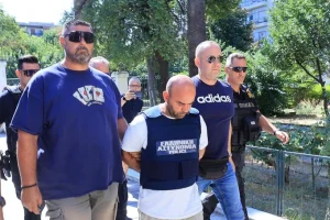 Βόλος: Με χτύπημα στον θώρακα με εργαλείο ψησίματος σκότωσε την 36χρονη – Τι έδειξε η ιατροδικαστική
