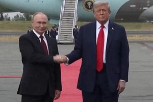 Σε εξέλιξη η συνάντηση του Τραμπ με τον Πούτιν στην Αλάσκα