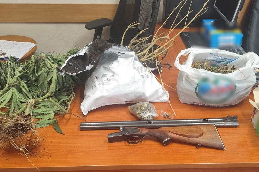 Συνελήφθη 38χρονος με χασίς και όπλα
