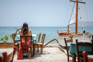 Τα ξενοδοχεία πάνε καλά, δε συμβαίνει όμως το ίδιο με τις ταβέρνες και τα εστιατόρια