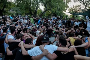 Ικαρία: Ακυρώθηκαν όλα τα πανηγύρια έπειτα από θανατηφόρο τροχαίο με θύμα 19χρονο