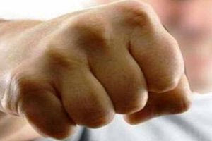 Κύπρος: Ελληνοκύπριοι και Κούρδοι έπαιξαν άγριο ξύλο στη μέση του δρόμου (video)