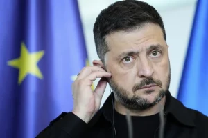 Ουκρανία: Ο Ζελένσκι λέει ότι το Κίεβο είναι έτοιμο για ειρηνευτικές συνομιλίες αλλά δεν θα παραχωρήσει εδάφη