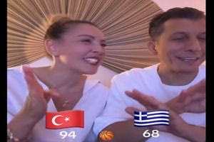 Eurobasket 2025: Ελληνοτουρκικό ζευγάρι βλέπει τον ημιτελικό και το καταγράφει στο TikTok – Βίντεο